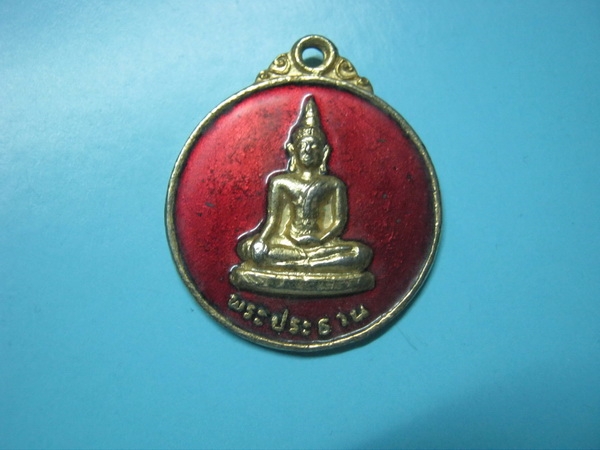 พระประธานวัดคชรัตน์กาไหล่ทองลงยา