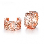 ต่างหูทองชมพู 18k pink gold plated ประดับเพชร CZ พร้อมฉลุลายกุหลาบรอบชิ้น