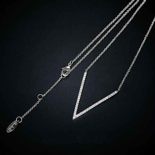 สร้อยคอทองคำขาว 18k gold plated พร้อมจี้ในตัวประดับเพชร CZ ดีไซน์สวยเก๋