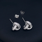 ต่างหูทองคำขาว 18k white gold plated ประดับเพชร CZ ดีไซน์เก๋ สวยน่ารักมากค่ะ