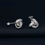 ต่างหูทองคำขาว 18k white gold plated ประดับเพชร CZ ดีไซน์เก๋ สวยน่ารักมากค่ะ