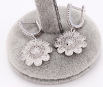 ต่างหูทองคำขาว 18k white gold filled ห้อยตุ้งติ้งดีไซน์ดอกไม้ประดับเพชร CZ สวยมากค่ะ