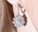 ต่างหูทองคำขาว 18k white gold filled ห้อยตุ้งติ้งดีไซน์ดอกไม้ประดับเพชร CZ สวยมากค่ะ