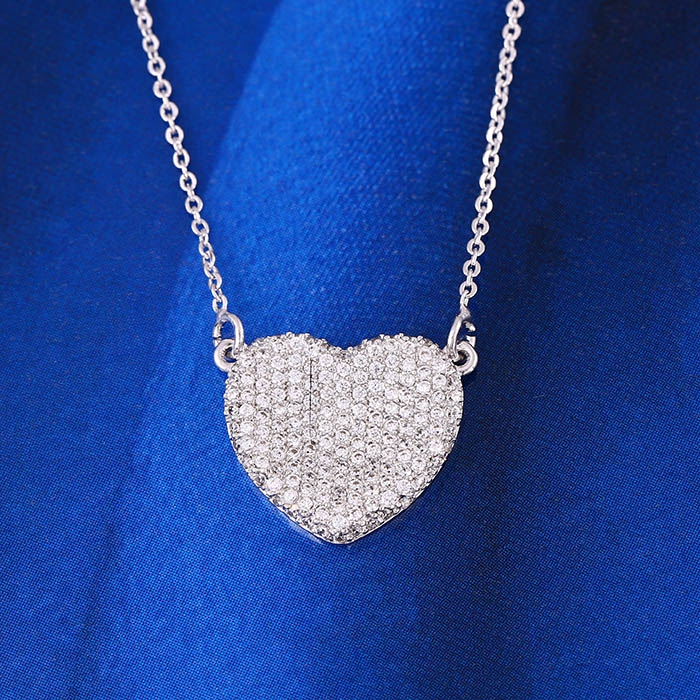 สร้อยคอทองคำขาว 18k white gold filled พร้อมจี้หัวใจในตัวประดับด้วยเพชร CZ ดีไซน์