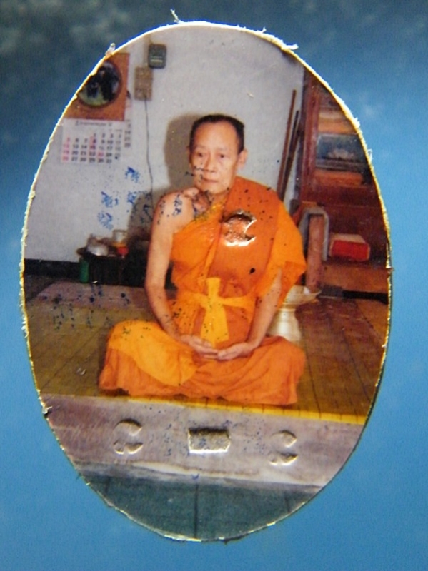 พระผงยันต์ครอบจักรวาลติดรูปครูบาจันต๊ะ วัดหนองช้างคืน ลำพูน สวย หายาก