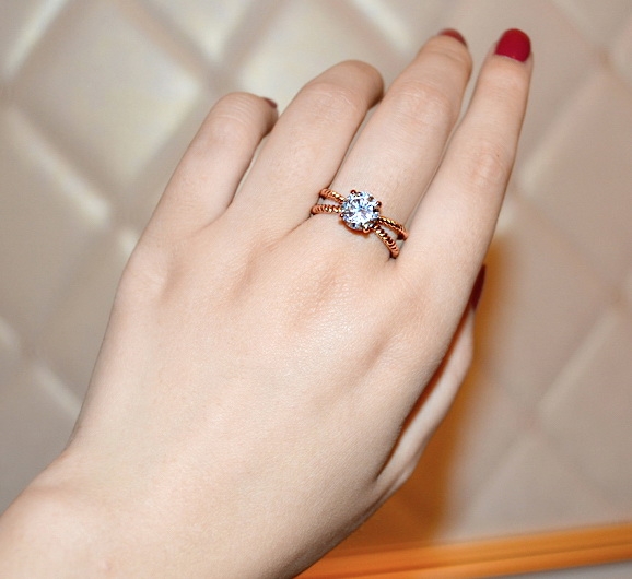 แหวนทองพิ้งค์โกล์ว 18k Pink Gold Plated ประดับเพชร CZ เปล่งประกาย ไซส์ 6.5 แหวนทองพิ้งค์โกล์ว 18k Pink Gold Plated ประดับเพชร CZ เปล่งประกาย ไซส์ 6.5