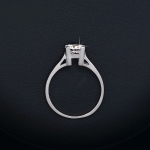 แหวนทองคำขาว 18k white gold plated ประดับเพชร CZ ขนาด 1.25 ct. เปล่งประกายสวยหรู