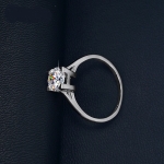 แหวนทองคำขาว 18k white gold plated ประดับเพชร CZ ขนาด 1.25 ct. เปล่งประกายสวยหรู