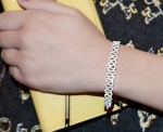 กำไลข้อมือทองคำขาว 18k white gold plated ประดับเพชร CZ ดีไซน์ทันสมัย สวยมากค่ะ