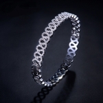 กำไลข้อมือทองคำขาว 18k white gold plated ประดับเพชร CZ ดีไซน์ทันสมัย สวยมากค่ะ