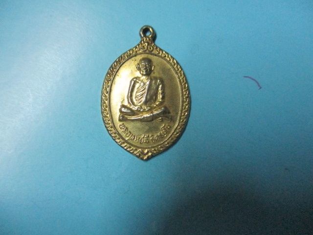 พระอาจารย์ลีวัดเหวลึกครบ72ปีปี35กาไหล่ทอง