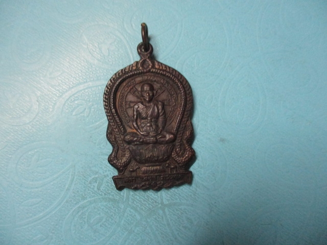 นั่งพานหลวงปู่คำพันธ์วัดธาตุมหาชัยปี37รุ่นปัญญาบารมี
