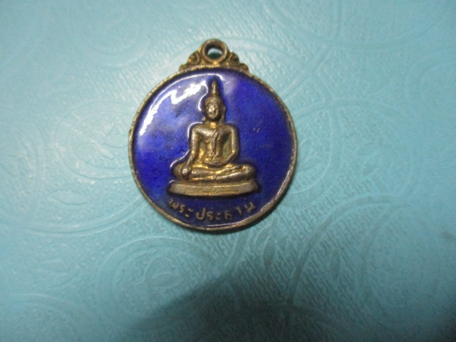 พระประธานวัดคชรัตน์กาไหล่ทองลงยา