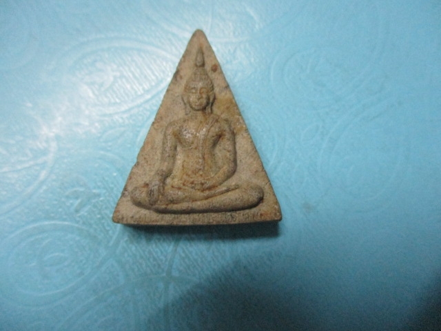ผงสามเหลี่ยมพระพุทธวัดม่วง(1)