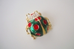 เข็มกลัดติดเสื้อรูปเต่าทอง เคลือบด้วย enamel ประดับคริสตัล ดีไซน์เก๋ น่ารักมากค่ะ