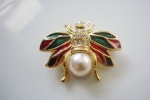เข็มกลัดติดเสื้อเคลือบ enamel ประดับคริสตัล รูปผึ้งสุดหรู
