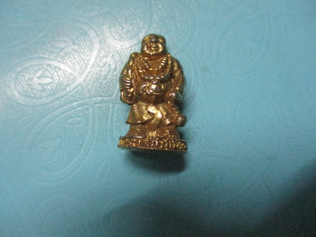 รูปหล่อพระสังฆจายถือถุงเงิน