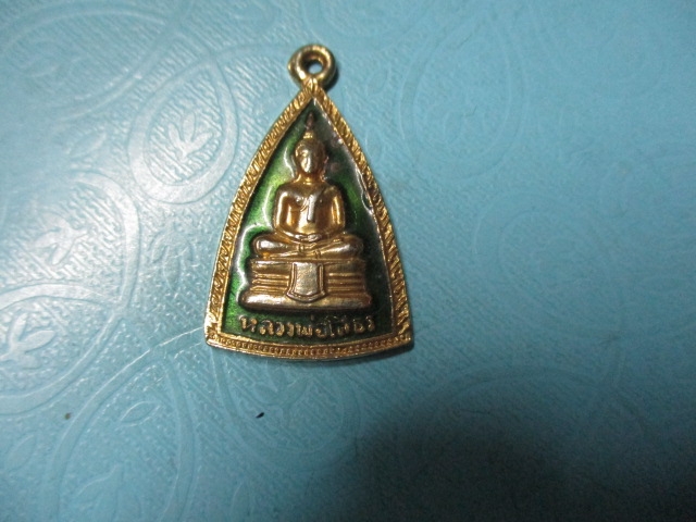 หลวงพ่อโสธรกาไหล่ทองลงยาสีเขียวสามเหลี่ยม