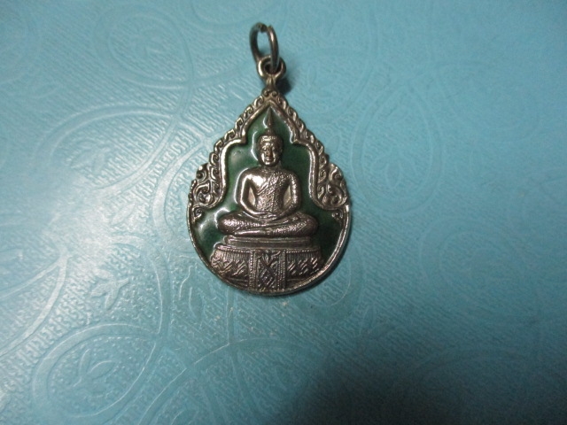 พระแก้วมรกตภ.ป.ร.ฉลองกรุงรัตนโกสินทร์200ปีปี25กาไหล่เงินลงยา
