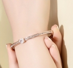 กำไลข้อมือทองคำสีชมพู 18k Rose Gold Plated ประดับเพชร CZ ดีไซน์เก๋