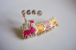 เข็มกลัดติดเสื้อสไตล์วินเทจ เคลือบด้วย Enamel สีหวาน ดีไซน์น่ารัก