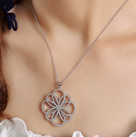 สร้อยคอ 18k Platinum Plated พร้อมจี้ห้อยคอประดับเพชร CZ สวยมากๆ ค่ะ สร้อยคอ 18k Platinum Plated พร้อมจี้ห้อยคอประดับเพชร CZ สวยมากๆ ค่ะ