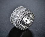 แหวนทองคำขาว 18k White Gold Plated ประดับเพชร CZ รอบชิ้น สวยหรูมากค่ะ