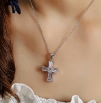 สร้อยคอทองคำขาว 18k white gold plated พร้อมจี้เพชร CZ ไม้กางเขน ของจริงสวยมากค่ะ