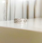แหวน 18k platinum plated ประดับเพชร CZ รอบวง ดีไซน์ Unisex เหมาะกับทุกเพศค่ะ