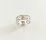 แหวน 18k platinum plated ประดับเพชร CZ รอบวง ดีไซน์ Unisex เหมาะกับทุกเพศค่ะ