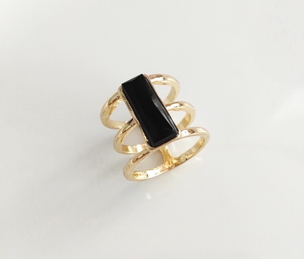 แหวนทองวินเทจประดับพลอยดำ สวยเก๋มากค่ะ