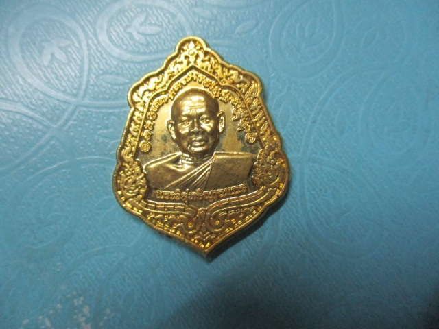 หลวงพ่อสมชายครบ80ปีกาไหล่ทอง(1)