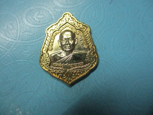 หลวงพ่อสมชายครบ80ปีกาไหล่ทอง(2)