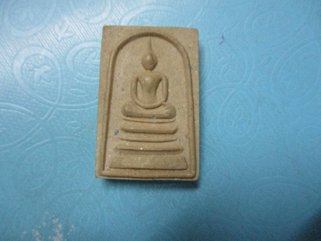 ผงสมเด็จหลังรูปเหมือน