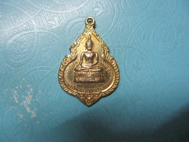 พระพุทธประทานพรปี24กาไหล่ทอง