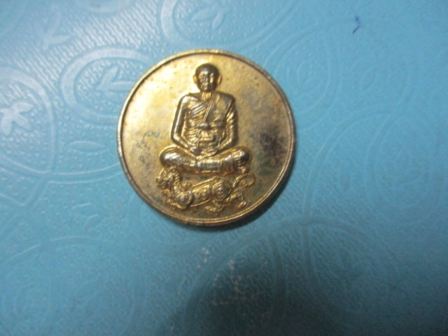 หลวงพ่อแพรุ่นปลอดภัยกาไหล่ทอง