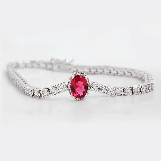 สร้อยข้อมือ 18k platinum plated ประดับเพชร CZ สีมรกตและรอบเรือน สร้อยข้อมือ 18k platinum plated ประดับเพชร CZ สีมรกตและรอบเรือน