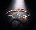 กำไลข้อมือ 18k Rose Gold Plated ประดับเพชร CZ บนดีไซน์ Infinity