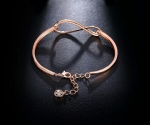 กำไลข้อมือ 18k Rose Gold Plated ประดับเพชร CZ บนดีไซน์ Infinity