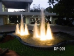บ่อน้ำพุ ฟรีฟอร์ม หน้าบ้าน ดร.พิชนี ที่บ้านเมืองเอก
