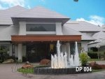 บ่อน้ำพุ ฟรีฟอร์ม หน้าบ้าน ดร.พิชนี ที่บ้านเมืองเอก