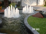 บ่อน้ำพุ ฟรีฟอร์ม หน้าบ้าน ดร.พิชนี ที่บ้านเมืองเอก