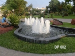 บ่อน้ำพุ ฟรีฟอร์ม หน้าบ้าน ดร.พิชนี ที่บ้านเมืองเอก