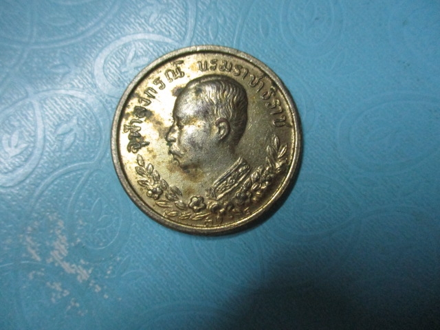 ร.5หลวงพ่อคูณเสกปี38กาไหล่ทอง