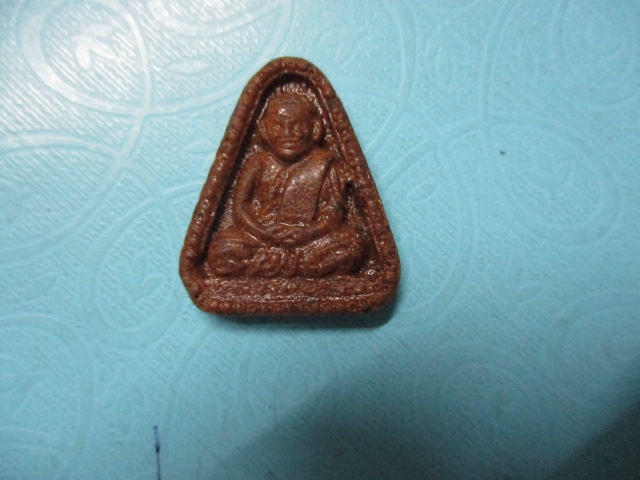 เนื้อกระเบื้องหลังคาโบสถ์หลวงพ่อเงินวัดบางคลาน