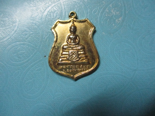 หลวงพ่อโสธรหลังพระประจำวันอังคารกาไหล่ทอง