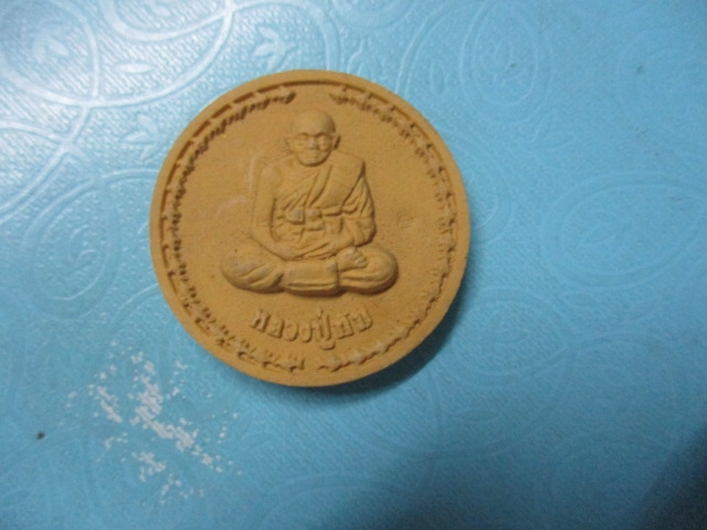 ผงปู่ทิมวัดพระขาวหลังโรยพลอย3เม็ด(1)