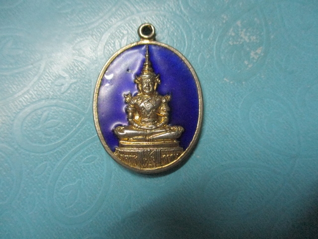 เหรียญไข่พระแก้วมรกตร.1ปี25สมโภชกรุงรัตนโกสินทร์200ปีกาไหล่ทองลงยา
