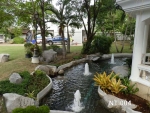 น้ำพุแต่งสวน บ่อ Free Form ต้นสน 6 หัว ที่บ้าน คุณานันทกุล