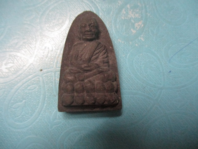 ผงหลวงปู่ทวดหลังธรรมจักร